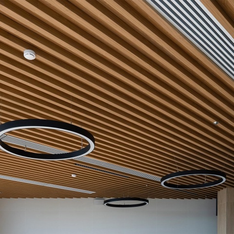 Кубообразная рейка Ш40/В80 дерево алюминий 0,4 Honey Wood